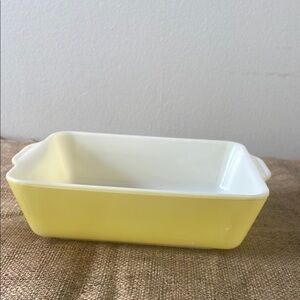 VTG Pyrex 503-B yellow rectangular casserole baking dish, likely from the 1970s.